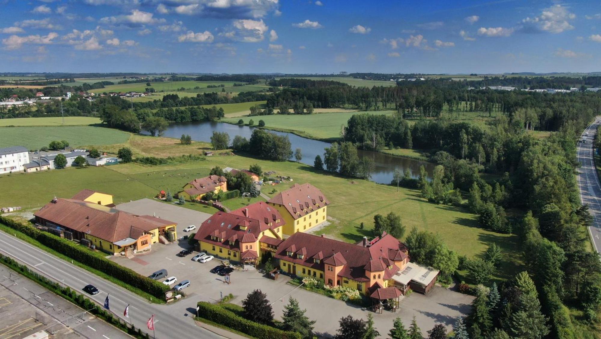 Hotel Tri Vezicky Stritez  Exterior photo